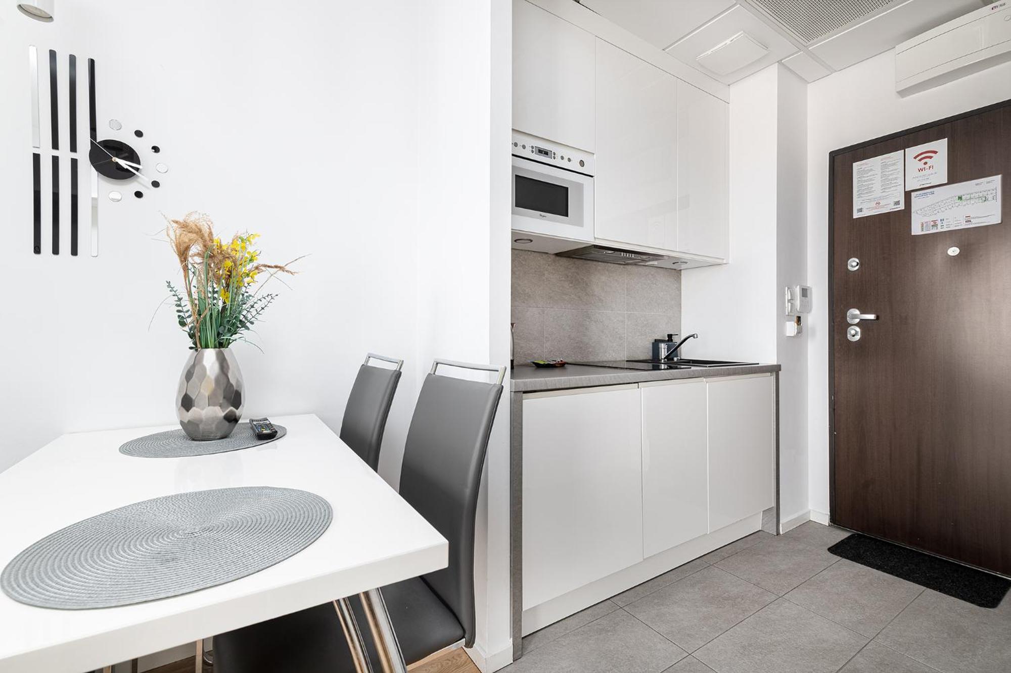 Rentplanet - Apartamenty Kasprzaka Warschau Exterior foto