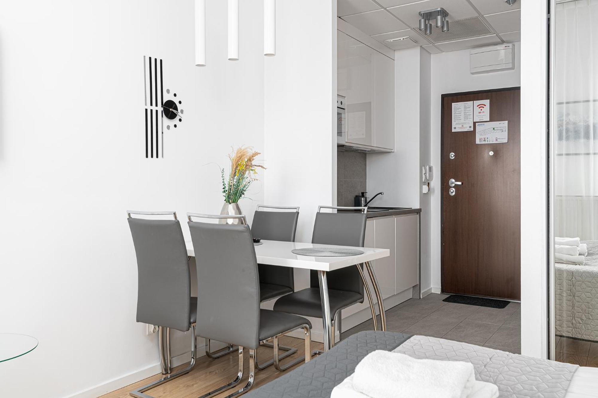 Rentplanet - Apartamenty Kasprzaka Warschau Exterior foto